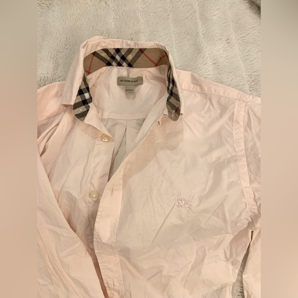 Girls’s Burbery Shirt in pink.